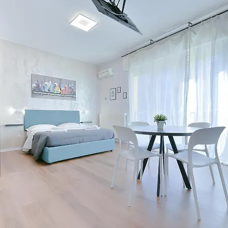 Taron House - Center Station & Fiera Apartment